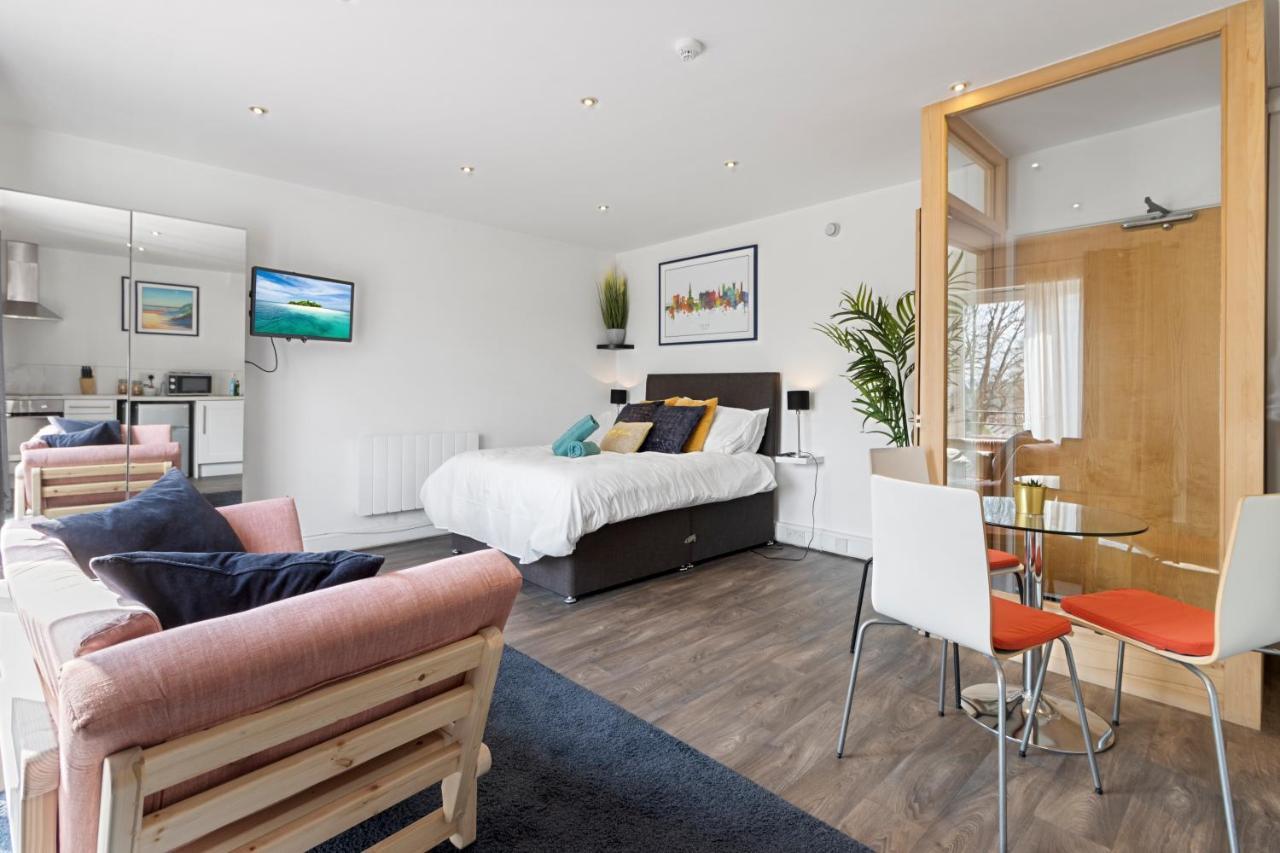 Centre Stoop Apartment *